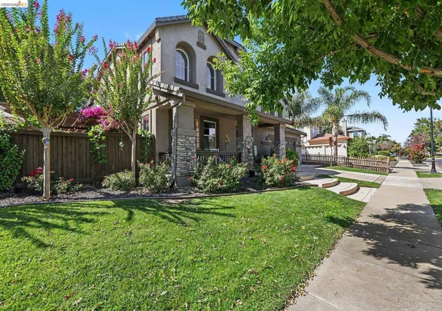 Photo 3 of Single family home for sale at 1587 Dawnview Dr, Brentwood, CA 94513 | MLS# 41148506 | Listing updated on 2026-10-08