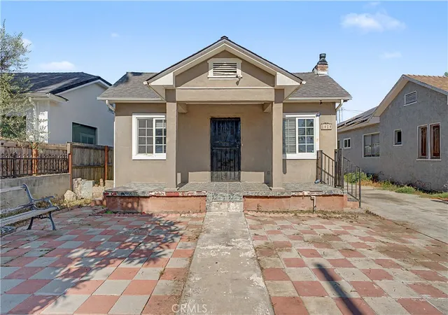 Multi family home for sale at 2829 S Rimpau, Los Angeles, CA 90016 | MLS# SR26203437