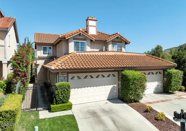 Townhouse for sale at 5344 Isabella Ct, Agoura Hills, CA 91301 | MLS# 226004431
