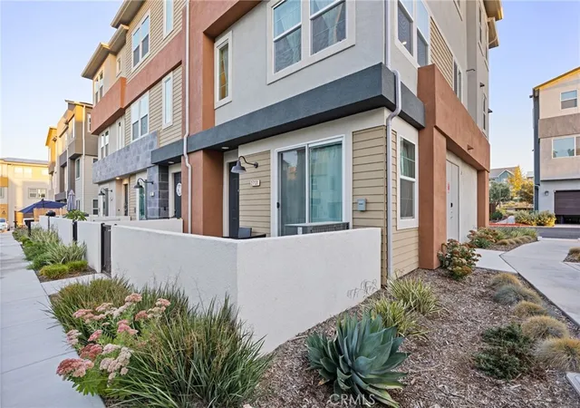 Listing Photo 4 - Condo for sale in building located at 27131 Observation Ct, Stevenson Ranch, CA 91381