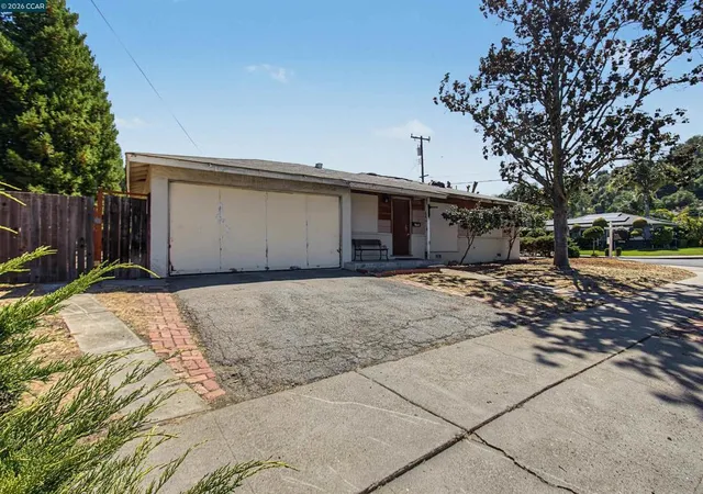 Photo 3 of Single family home for sale at 3865 Raap Ave, Martinez, CA 94553 | MLS# 41148515 | Listing updated on 2026-09-29