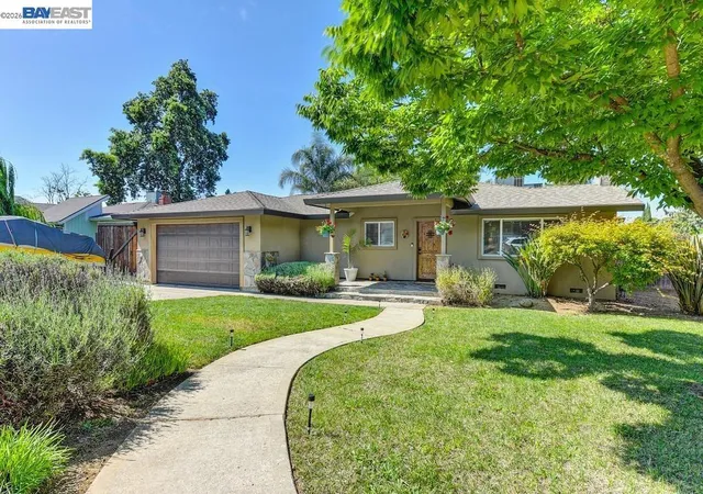 Photo 3 of Single family home for sale at 8545 Hilton Way, Fair Oaks, CA 95628 | MLS# 41148520 | Listing updated on 2026-09-30