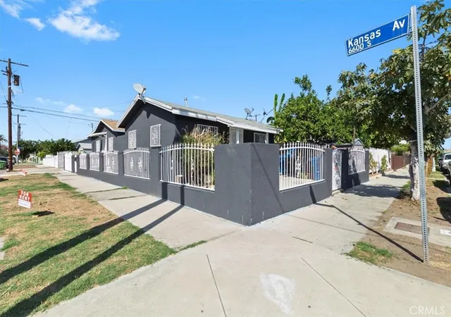 Photo 3 of Sale Pending at 1049 West 67th, Los Angeles, CA 90044 | MLS# DW26203488 | Listing updated on 2026-10-07