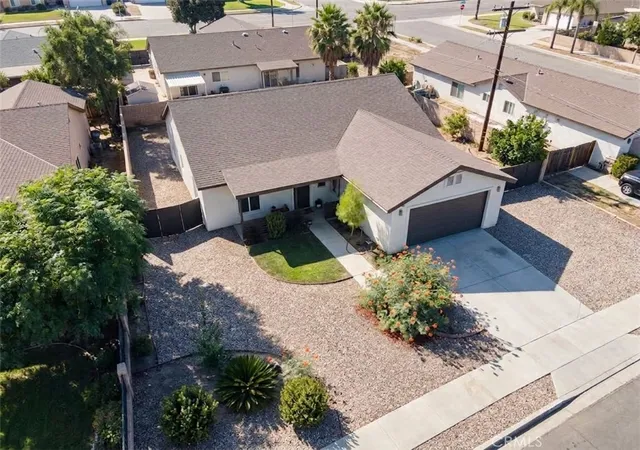 Photo 2 of Single family home for sale at 845 S San Jacinto St, Hemet, CA 92543 | MLS# IV26203522 | Listing updated on 2026-10-08