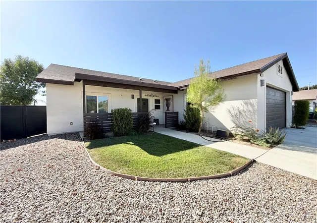 Photo 3 of Single family home for sale at 845 S San Jacinto St, Hemet, CA 92543 | MLS# IV26203522 | Listing updated on 2026-10-08