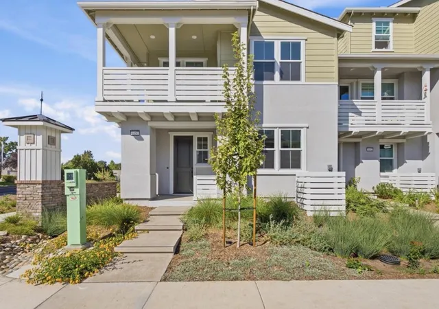 Townhouse for sale at 4450 Fontana St, Livermore, CA 94551 | MLS# ML82061586