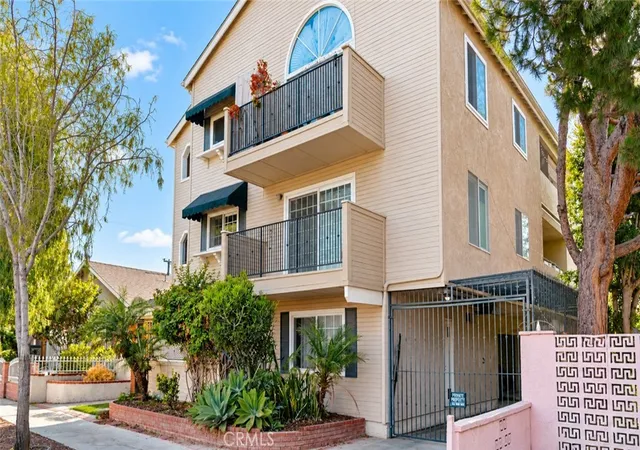 Condo for sale at 1123 Junipero #4, Long Beach, CA 90804 | MLS# PW26203551