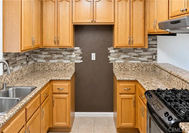 Photo 3 of Condo for sale at 1123 Junipero #4, Long Beach, CA 90804 | MLS# PW26203551 | Listing updated on 2026-10-27