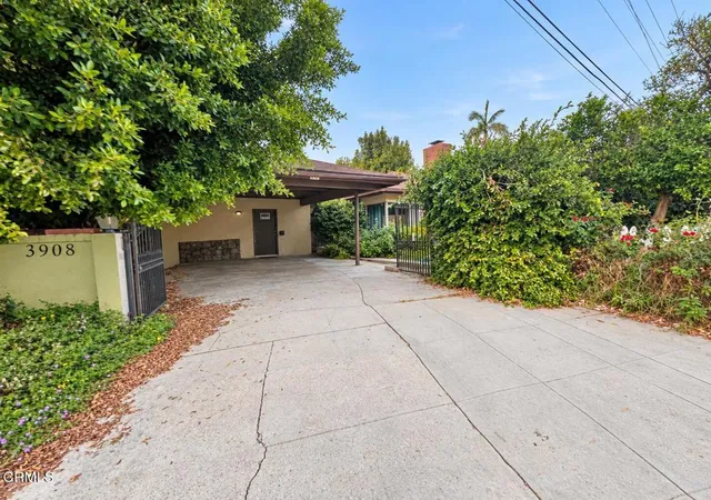 Photo 1 of Sale Pending at 3908 Vineland Ave, Studio City, CA 91604 | MLS# P1-28875 | Listing updated on 2026-10-09