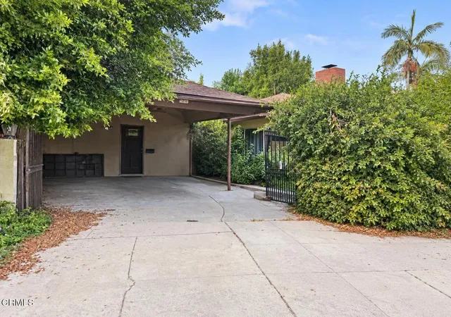 Photo 2 of Sale Pending at 3908 Vineland Ave, Studio City, CA 91604 | MLS# P1-28875 | Listing updated on 2026-10-09