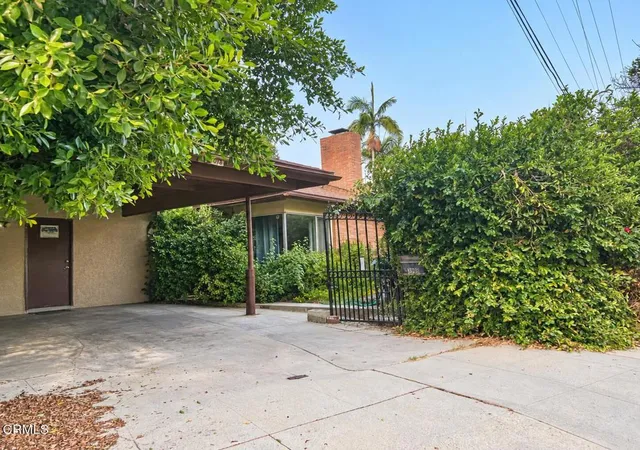 Photo 3 of Sale Pending at 3908 Vineland Ave, Studio City, CA 91604 | MLS# P1-28875 | Listing updated on 2026-10-09