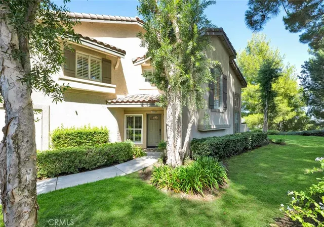 Listing Photo 3 - Condo for sale in building located at 7999 E Viewrim, Anaheim, CA 92808