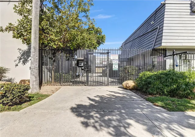 Listing Photo 5 - Condo for sale in building located at 5530 Ackerfield Ave, Long Beach, CA 90805 - Unit #210
