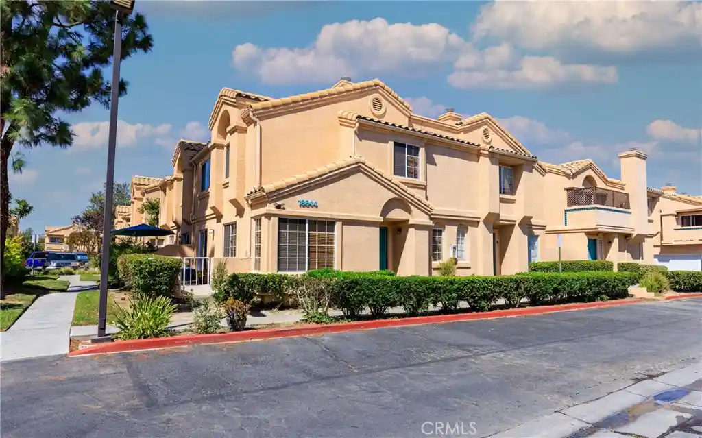 Townhouse for sale at 18844 Vista Del Canon #G, Newhall, CA 91321 | MLS# SR26203311