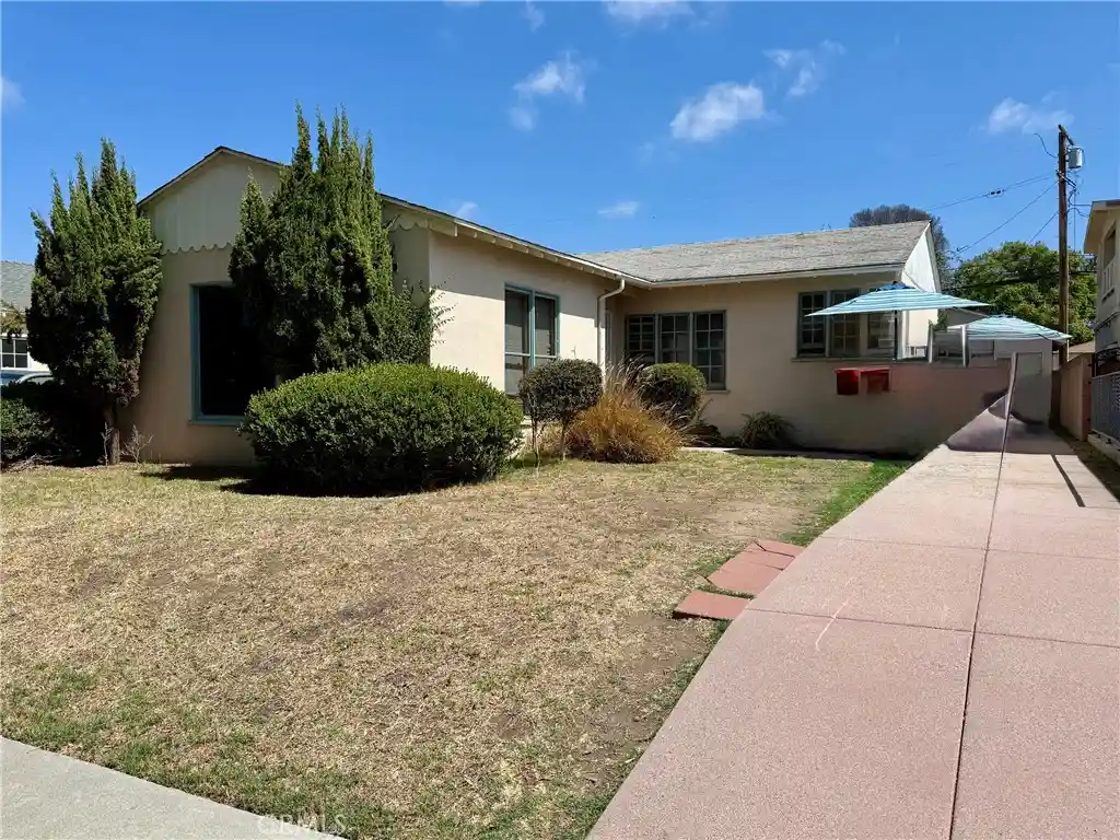 Photo 1 of Single family home for sale at 3246 Cerritos, Signal Hill, CA 90755 | MLS# PW26201791 | Listing updated on 2026-10-19
