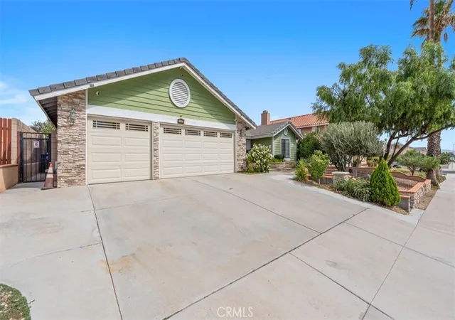 Photo 3 of Single family home for sale at 13470 Ironstone Ave, Victorville, CA 92392 | MLS# CV26203619 | Listing updated on 2026-10-08