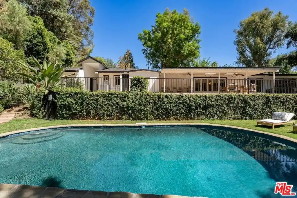 Photo 1 of Sale Pending at 4725 Vanalden Ave, Tarzana, CA 91356 | MLS# 26988557 | Listing updated on 2026-10-22