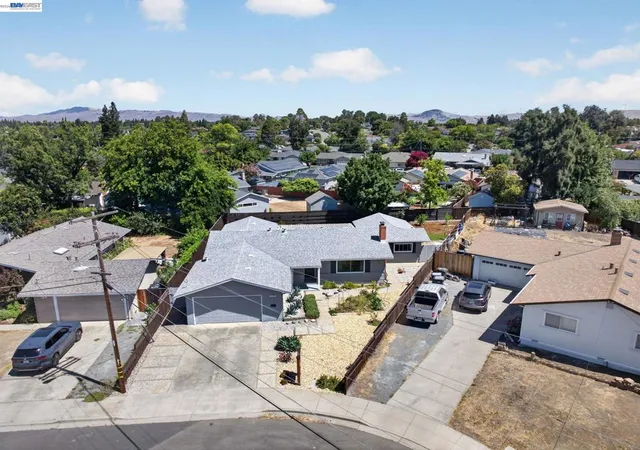 Photo 2 of Single family home for sale at 4150 Florida Ct, Livermore, CA 94550 | MLS# 41148554 | Listing updated on 2026-09-25