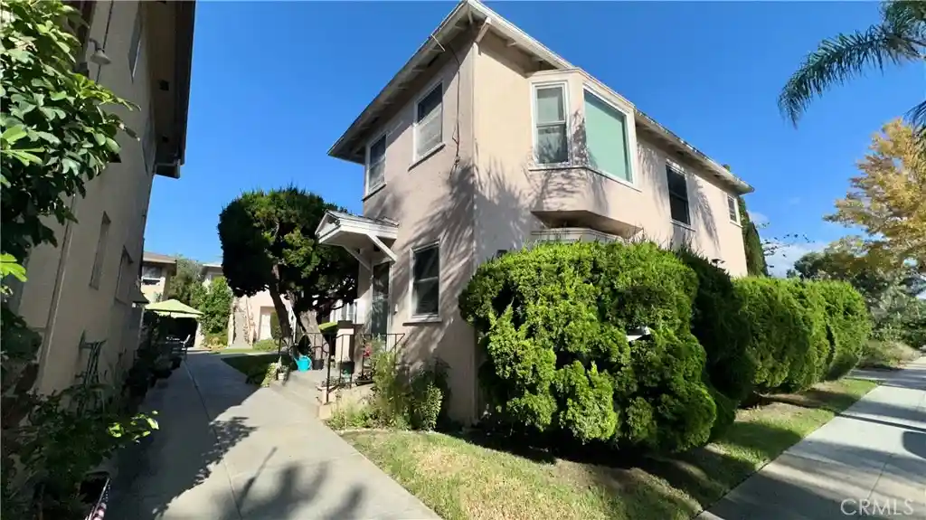 Photo 1 of Condo for sale at 235 Termino #3, Long Beach, CA 90803 | MLS# DW26203422 | Listing updated on 2026-10-16