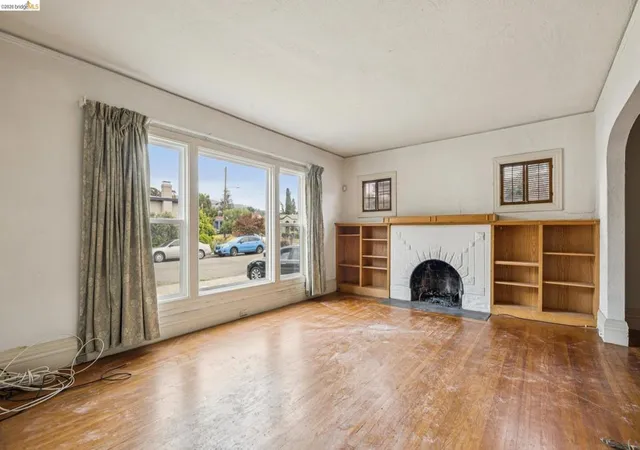 Photo 2 of Sale Pending at 5621 Roberts Ave, Oakland, CA 94605 | MLS# 41148561 | Listing updated on 2026-10-02