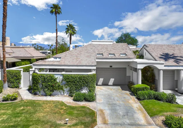 Photo 2 of Condo for sale at 55650 Oaktree, La Quinta, CA 92253 | MLS# 219152850DA | Listing updated on 2026-10-09