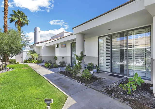 Photo 3 of Condo for sale at 55650 Oaktree, La Quinta, CA 92253 | MLS# 219152850DA | Listing updated on 2026-10-09