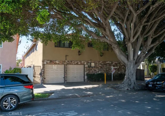Photo 3 of Multi family home for sale at 1137 Junipero Ave, Long Beach, CA 90804 | MLS# OC26203726 | Listing updated on 2026-09-17