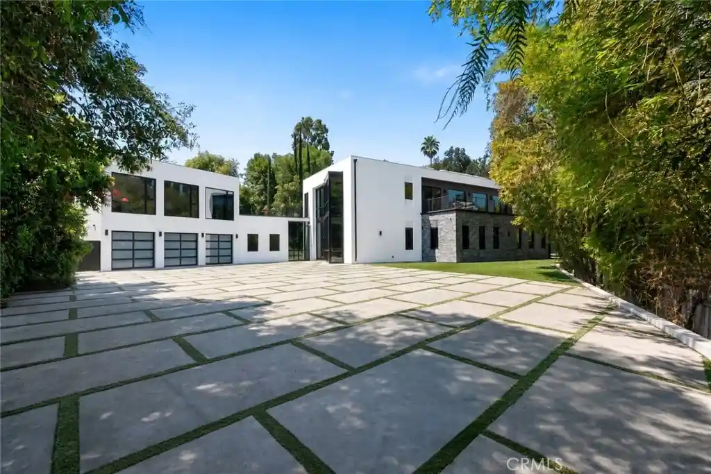 Single family home for sale at 4653 Vanalden Ave, Tarzana, CA 91356 | MLS# SR26202339