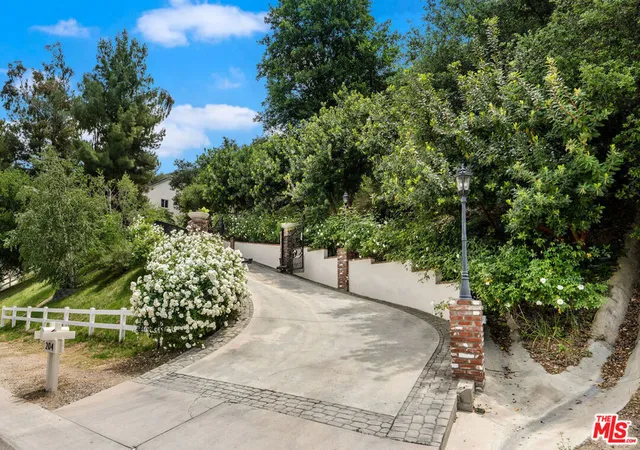 Photo 2 of Mansion for sale at 204 Bell Cyn Rd, Bell Canyon, CA 91307 | MLS# 26988127 | Listing updated on 2026-09-25