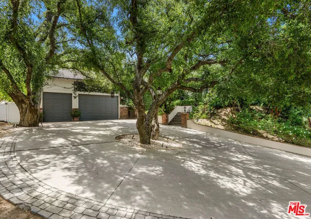 Photo 3 of Mansion for sale at 204 Bell Cyn Rd, Bell Canyon, CA 91307 | MLS# 26988127 | Listing updated on 2026-09-25