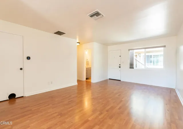 Photo 3 of Condo for sale at 20244 Cohasset St #9, Winnetka, CA 91306 | MLS# P1-28885 | Listing updated on 2026-09-26