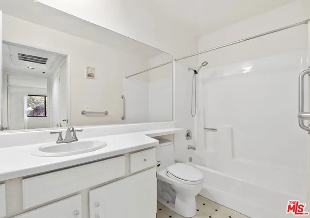 Photo 3 of Condo for sale at 501 Palisades Dr #103, Pacific Palisades, CA 90272 | MLS# 26989609 | Listing updated on 2026-09-25