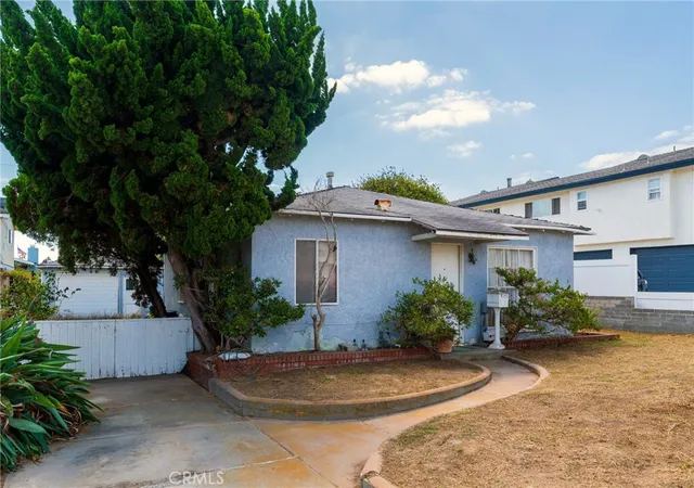 Photo 1 of Sale Pending at 2412 Voorhees, Redondo Beach, CA 90278 | MLS# SB26203332 | Listing updated on 2026-10-10