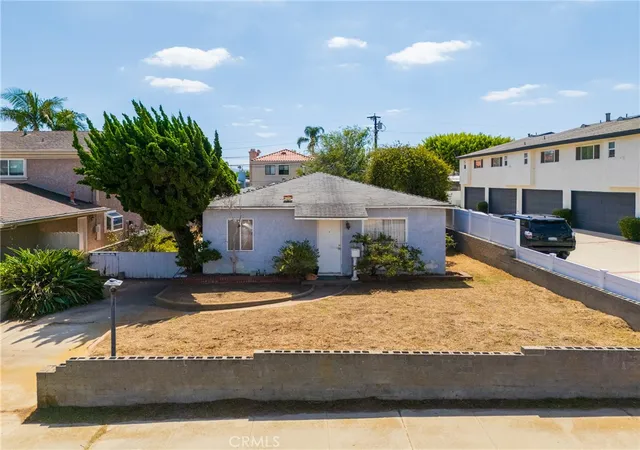Photo 2 of Sale Pending at 2412 Voorhees, Redondo Beach, CA 90278 | MLS# SB26203332 | Listing updated on 2026-10-10