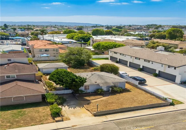 Photo 3 of Sale Pending at 2412 Voorhees, Redondo Beach, CA 90278 | MLS# SB26203332 | Listing updated on 2026-10-10