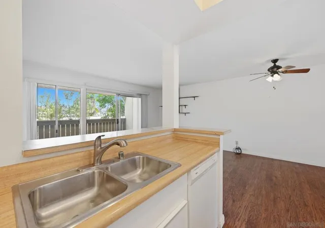 Photo 3 of Sale Pending at 155 W Glaucus #C, Encinitas, CA 92024 | MLS# 260022791SD | Listing updated on 2026-10-02