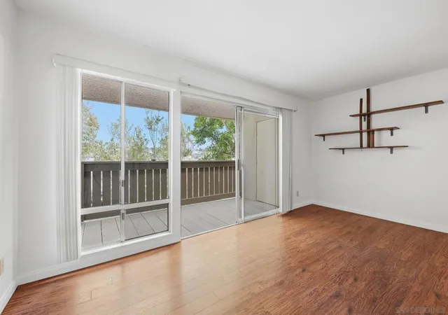 Listing Photo 4 - Condo for sale in building located at 155 W Glaucus, Encinitas, CA 92024 - Unit #C