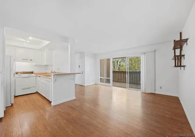 Listing Photo 5 - Condo for sale in building located at 155 W Glaucus, Encinitas, CA 92024 - Unit #C