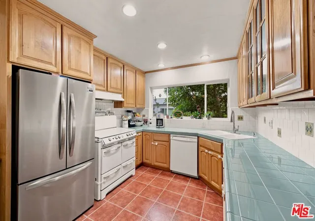 Photo 3 of Condo for sale at 3166 S Sepulveda Blvd #6, Los Angeles, CA 90034 | MLS# 26989391 | Listing updated on 2026-09-25