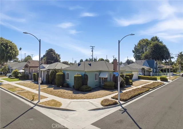 Photo 3 of Single family home for sale at 4264 Sanborn Ave, Lynwood, CA 90262 | MLS# OC26203956 | Listing updated on 2026-09-19