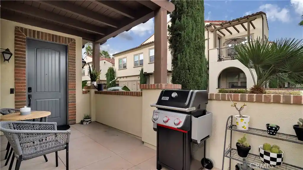 Listing Photo 2 - Condo for sale in 514 S Melrose located at 514 S Melrose, Anaheim, CA 92805 - Unit 514 S Melrose