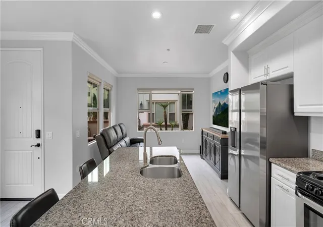 Listing Photo 5 - Condo for sale in building located at 514 S Melrose, Anaheim, CA 92805