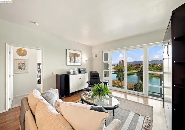 Photo 3 of Sale Pending at 1 Lakeside Dr #607, Oakland, CA 94612 | MLS# 41148615 | Listing updated on 2026-09-30