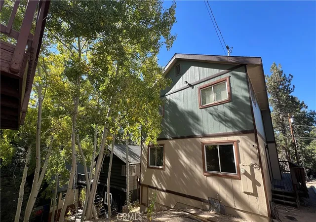 Photo 2 of Single family home for sale at 33393 Robin Dr, Green Valley Lake, CA 92341 | MLS# IV26204058 | Listing updated on 2026-09-18