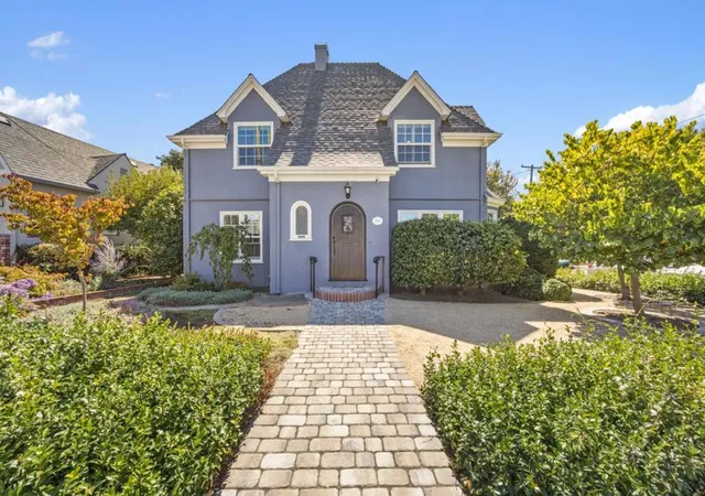 Photo 1 of Sale Pending at 555 Begier Ave, San Leandro, CA 94577 | MLS# ML82061692 | Listing updated on 2026-10-11