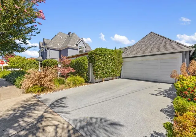 Photo 2 of Sale Pending at 555 Begier Ave, San Leandro, CA 94577 | MLS# ML82061692 | Listing updated on 2026-10-11