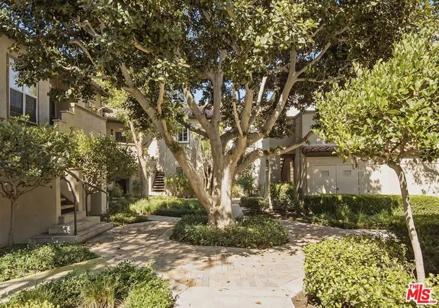 Photo 3 of Condo for sale at 87 Via Contento, Rancho Santa Margarita, CA 92688 | MLS# 26989369 | Listing updated on 2026-10-03