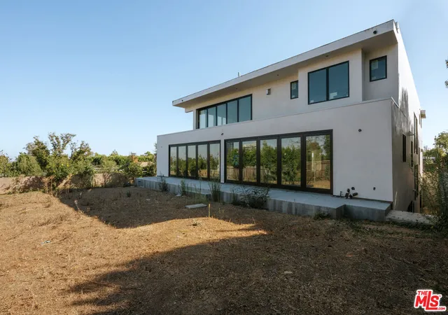 Photo 2 of Mansion for sale at 1015 Franklin St, Santa Monica, CA 90403 | MLS# 26969825 | Listing updated on 2026-10-09