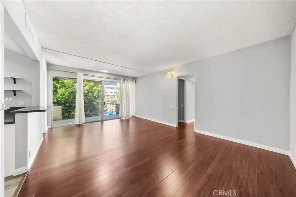 Listing Photo 2 - Condo for sale in 985 E California located at 985 E California, Pasadena, CA 91106 - Unit #306