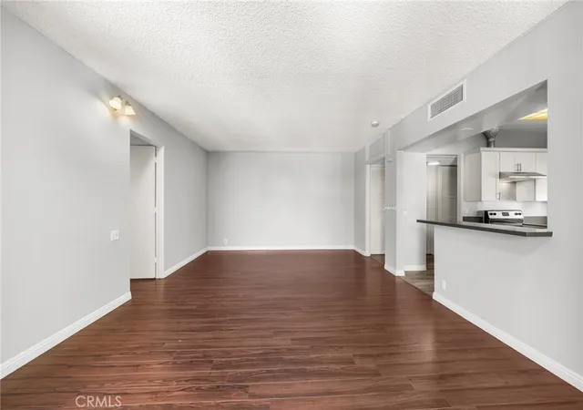Listing Photo 4 - Condo for sale in building located at 985 E California, Pasadena, CA 91106 - Unit #306